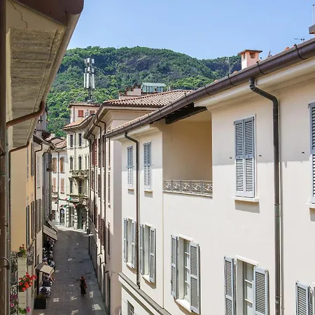 Tra Le Mura Di *